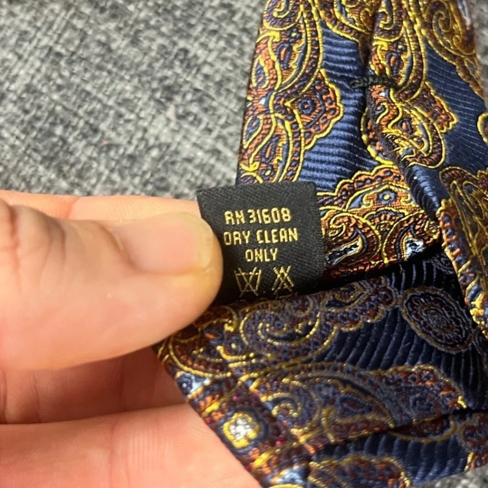 Jos. A. Bank Signature Gold Blue Gold Medallion Paisley 100% Silk Tie Hand Made